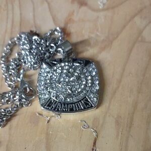 San Antonio Spurs NBA Championship Silver Champions Pendant Necklace